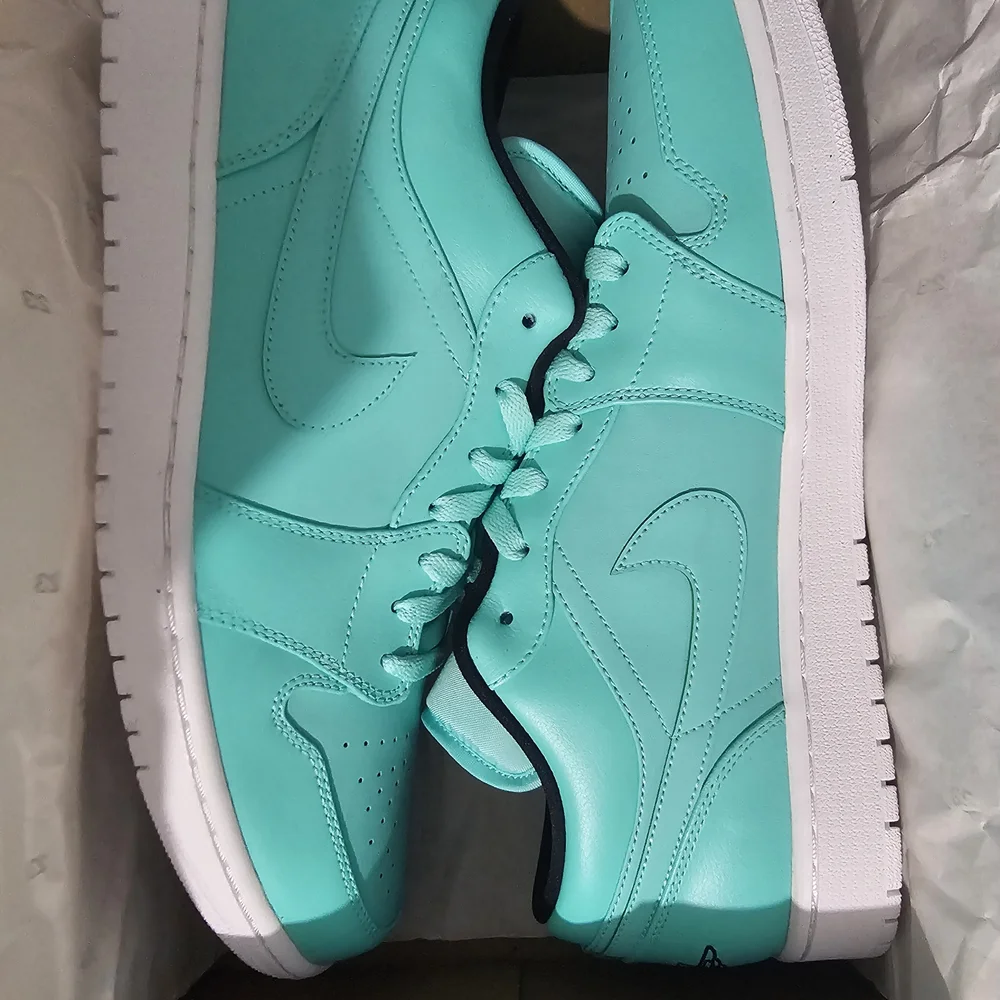 Jordan Air 1 Low Hyper Turqoise - Picture 1 of 9